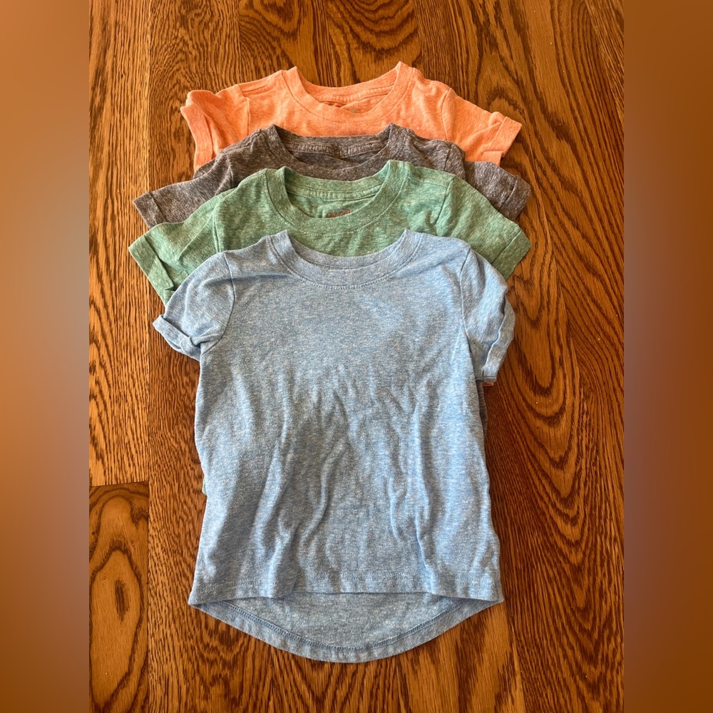 Lot of 4 Boys tees size 2T EUC